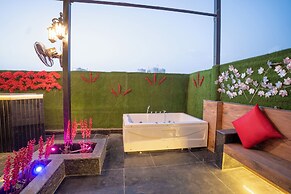 Orsom Stays Sassy - Sector 42