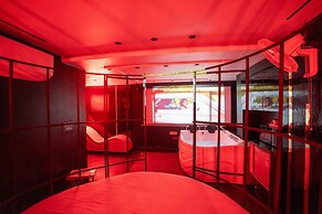 Orsom Stays Sassy - Sector 42