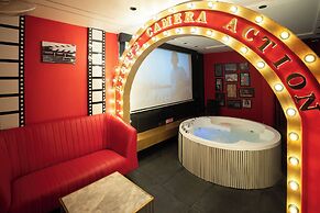 Orsom Stays Sassy - Sector 42