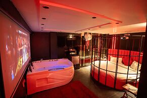 Orsom Stays Sassy - Sector 42