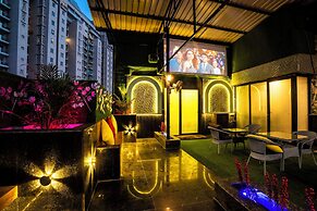 Orsom Stays Sassy - Sector 42