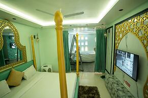 Orsom Stays Sassy - Sector 42