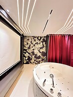 Orsom Stays Sassy - Sector 42