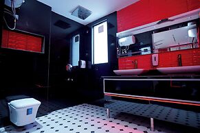 Orsom Stays Sassy - Sector 42