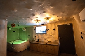 Orsom Stays Sassy - Sector 42