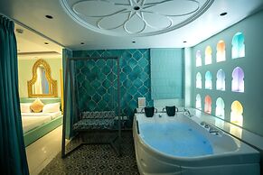 Orsom Stays Sassy - Sector 42