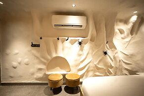 Orsom Stays Sassy - Sector 42