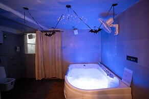 Orsom Stays Sassy - Sector 42