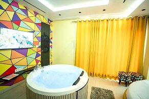 Orsom Stays Sassy - Sector 42