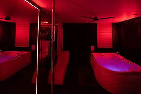 Orsom Stays Sassy - Sector 42