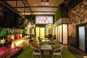 Orsom Stays Sassy - Sector 42