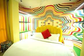 Orsom Stays Sassy - Sector 42