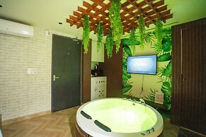 Orsom Stays Sassy - Sector 42