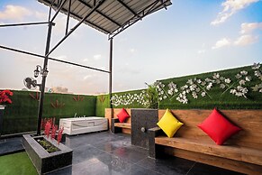 Orsom Stays Sassy - Sector 42