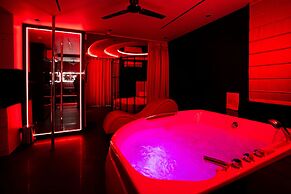 Orsom Stays Sassy - Sector 42