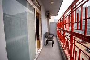 Orsom Stays Sassy - Sector 42