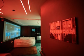 Orsom Stays Sassy - Sector 42