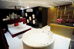 Orsom Stays Sassy - Sector 42