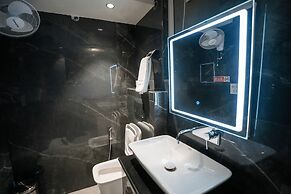 Orsom Stays Sassy - Sector 42