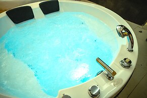 Orsom Stays Sassy - Sector 42