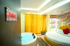 Orsom Stays Sassy - Sector 42