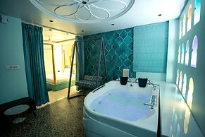 Orsom Stays Sassy - Sector 42