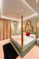 Orsom Stays Sassy - Sector 42