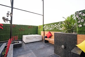 Orsom Stays Sassy - Sector 42