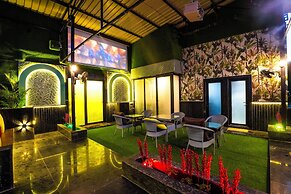 Orsom Stays Sassy - Sector 42