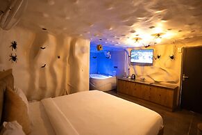 Orsom Stays Sassy - Sector 42