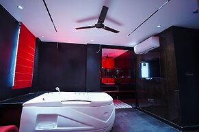 Orsom Stays Sassy - Sector 42