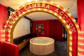 Orsom Stays Sassy - Sector 42