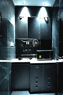 Orsom Stays Sassy - Sector 42