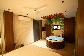 Orsom Stays Sassy - Sector 42