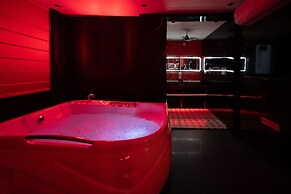 Orsom Stays Sassy - Sector 42