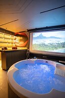 Orsom Stays Sassy - Sector 42