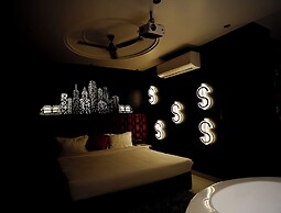 Orsom Stays Sassy - Sector 42