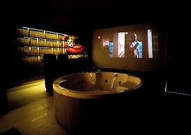 Orsom Stays Sassy - Sector 42