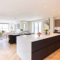 The Temple Fortune Crib - Lovely 3bdr House With Balcony and Parking
