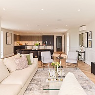 The Temple Fortune Crib - Lovely 3bdr House With Balcony and Parking