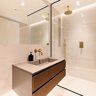 The Temple Fortune Crib - Lovely 3bdr House With Balcony and Parking