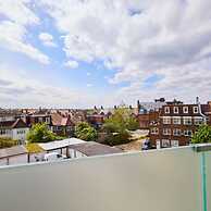 The Temple Fortune Crib - Lovely 3bdr House With Balcony and Parking