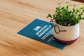 Orange Seaview Studio