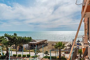 Orange Seaview Studio