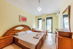 Cozy Seaside Comfort