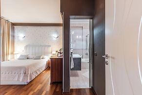 Vollga Luxury Seafront Suite