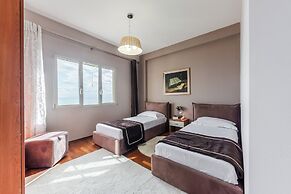 Vollga Luxury Seafront Suite