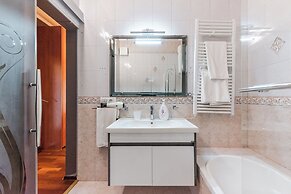 Vollga Luxury Seafront Suite