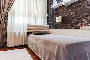 Vollga Luxury Seafront Suite