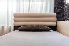 Vollga Luxury Seafront Suite